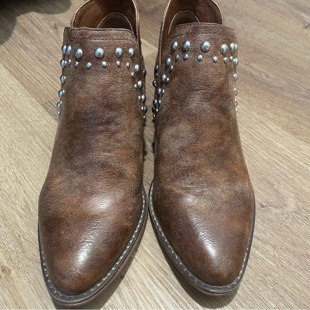 Madden Girl Studded Brown Western Booties 🤠
